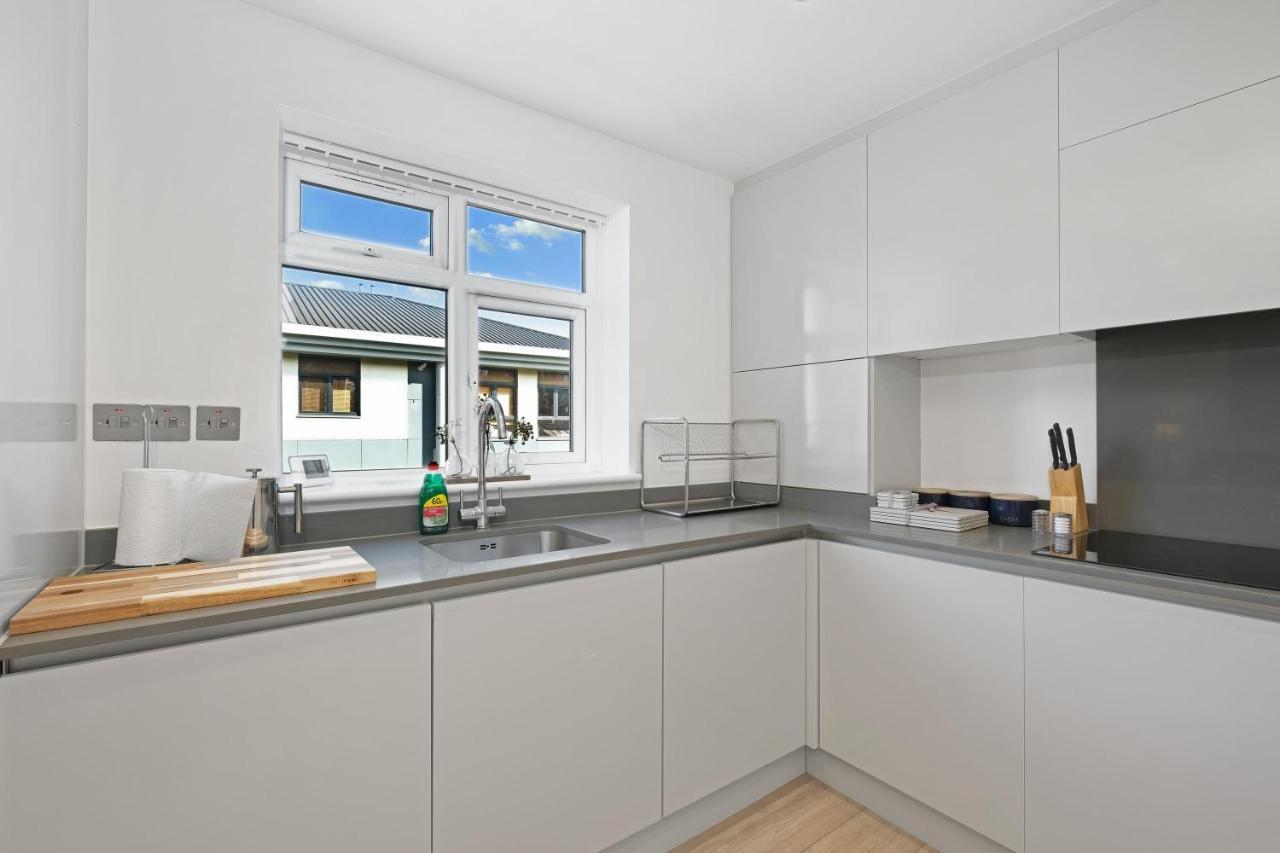 St Martins 2 Bedroom Apartments In Ruislip By 360 Stays Exterior photo