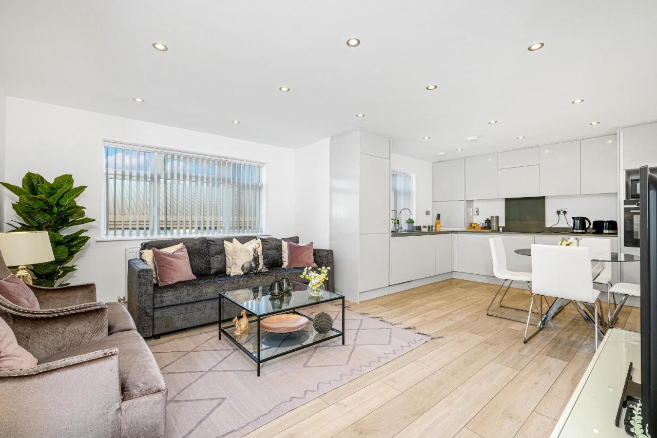 St Martins 2 Bedroom Apartments In Ruislip By 360 Stays Exterior photo