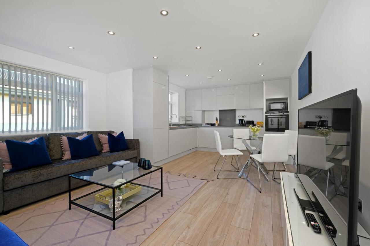 St Martins 2 Bedroom Apartments In Ruislip By 360 Stays Exterior photo