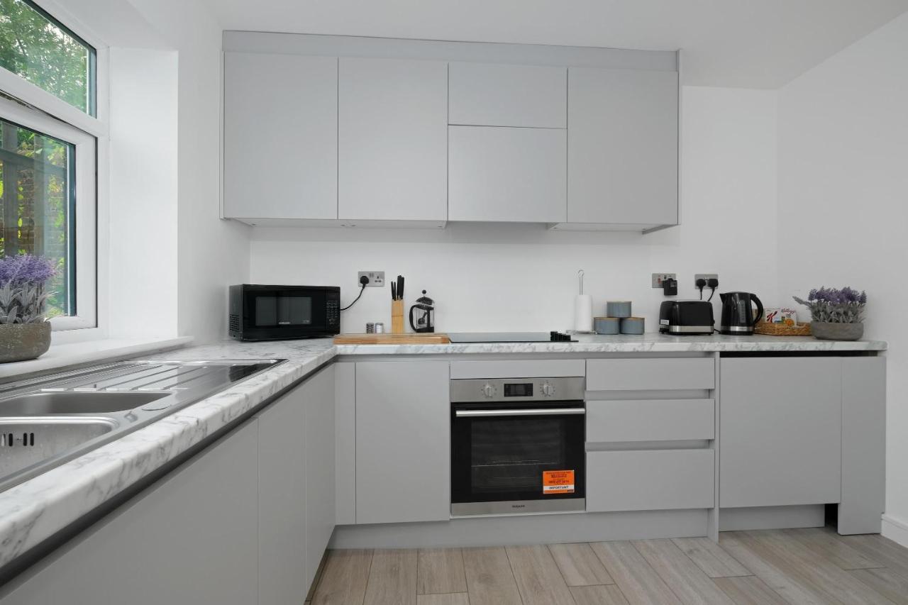 St Martins 2 Bedroom Apartments In Ruislip By 360 Stays Exterior photo