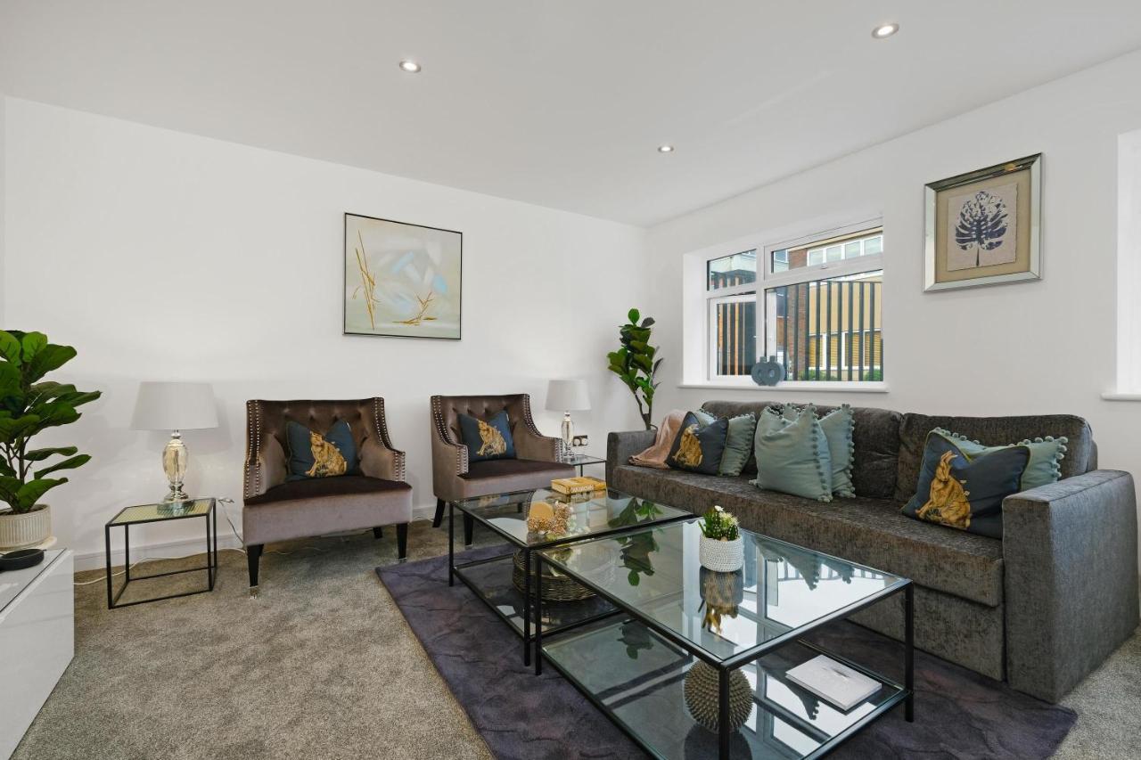St Martins 2 Bedroom Apartments In Ruislip By 360 Stays Exterior photo