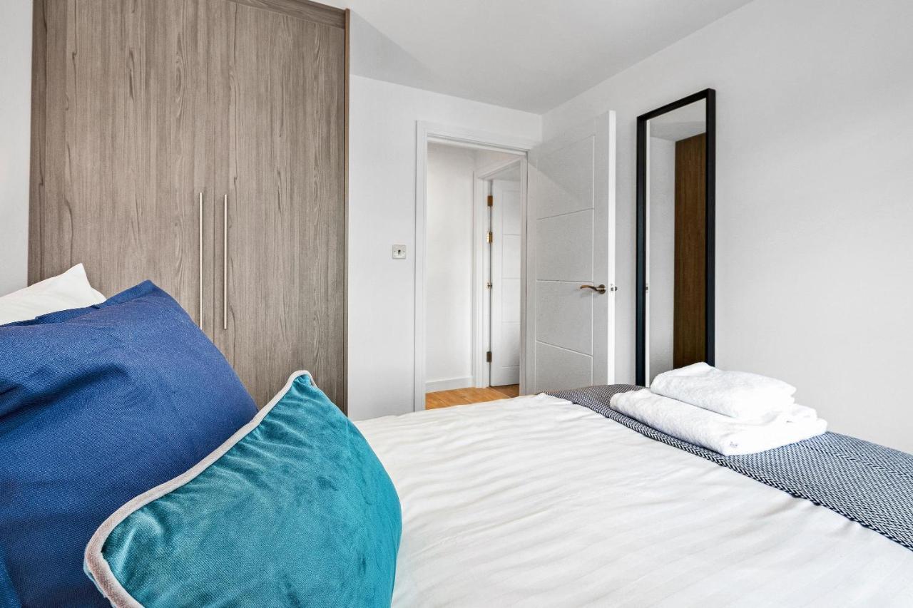 St Martins 2 Bedroom Apartments In Ruislip By 360 Stays Exterior photo