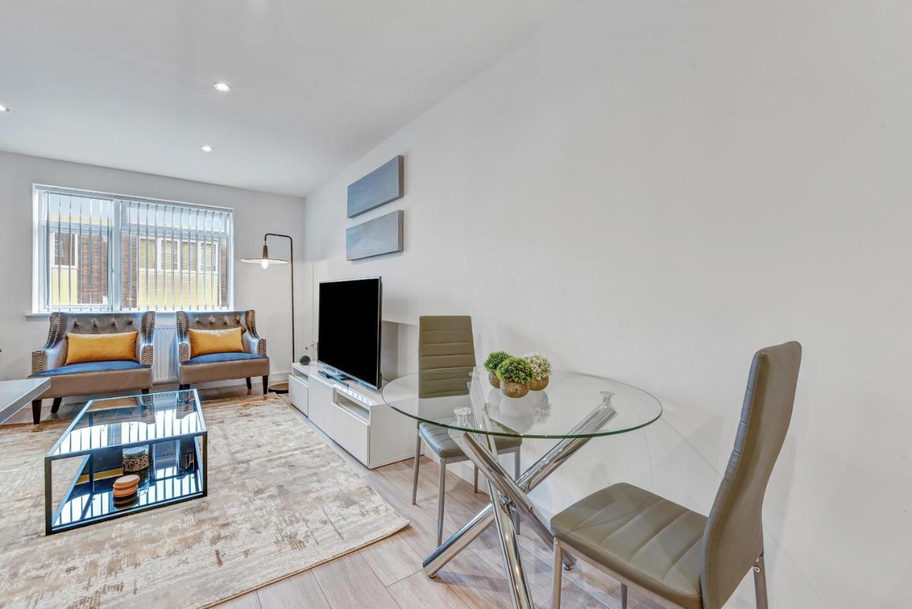 St Martins 2 Bedroom Apartments In Ruislip By 360 Stays Exterior photo