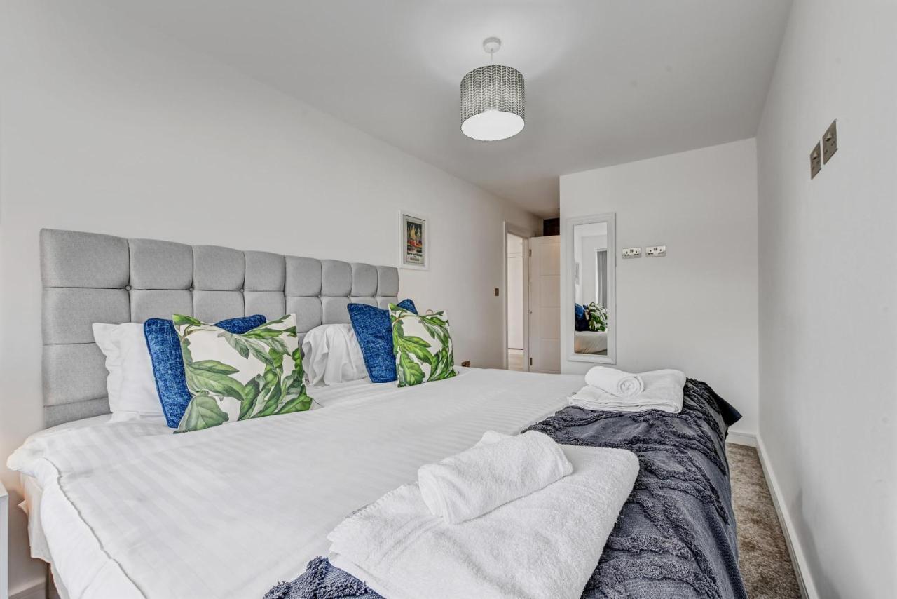 St Martins 2 Bedroom Apartments In Ruislip By 360 Stays Exterior photo
