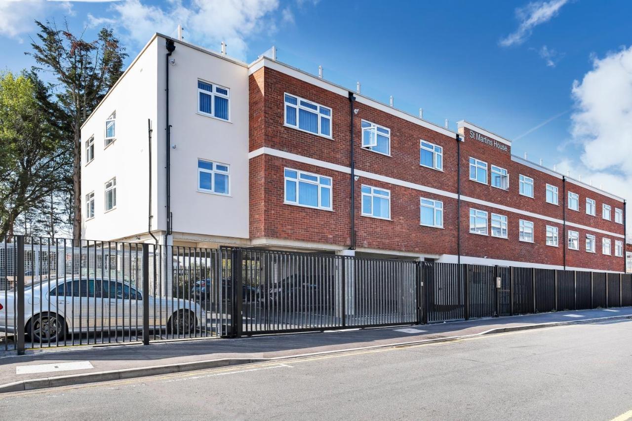 St Martins 2 Bedroom Apartments In Ruislip By 360 Stays Exterior photo