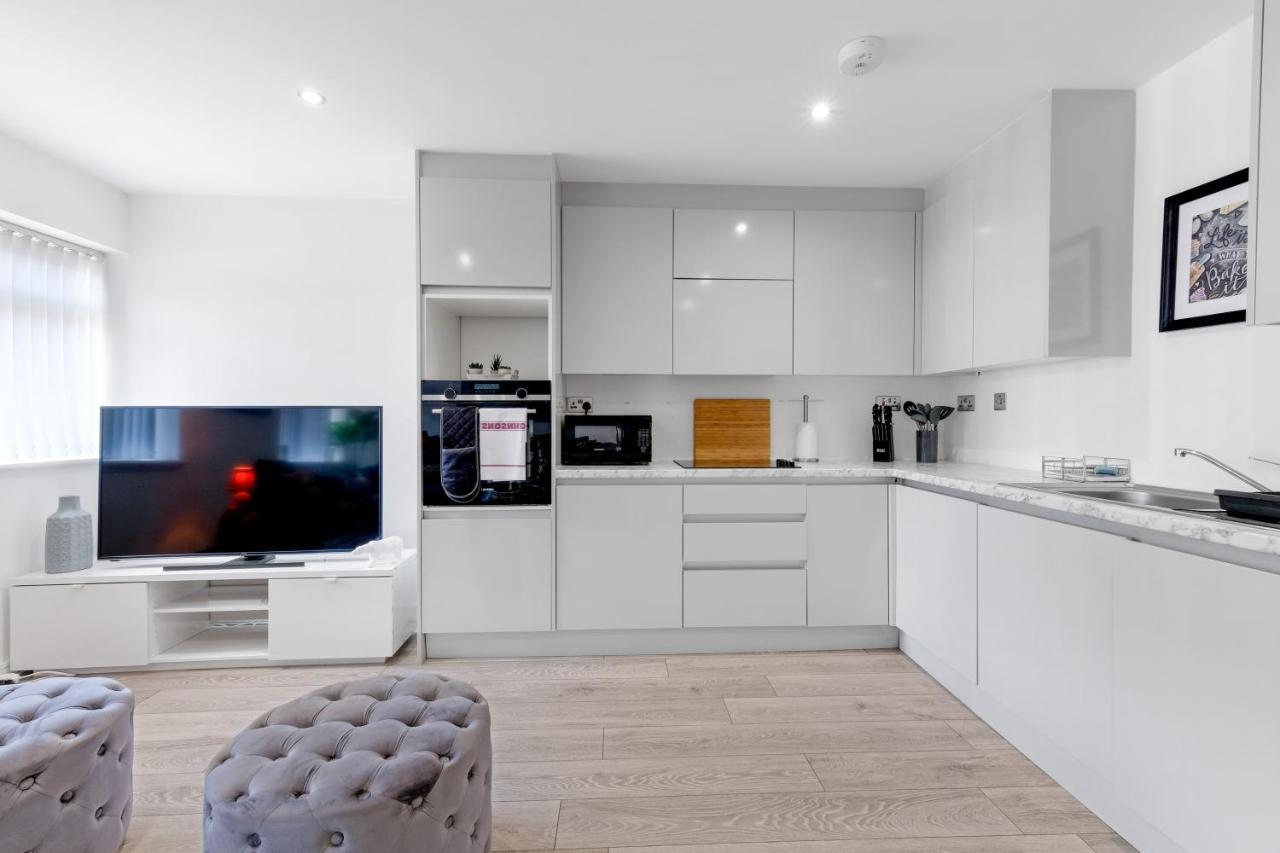 St Martins 2 Bedroom Apartments In Ruislip By 360 Stays Exterior photo