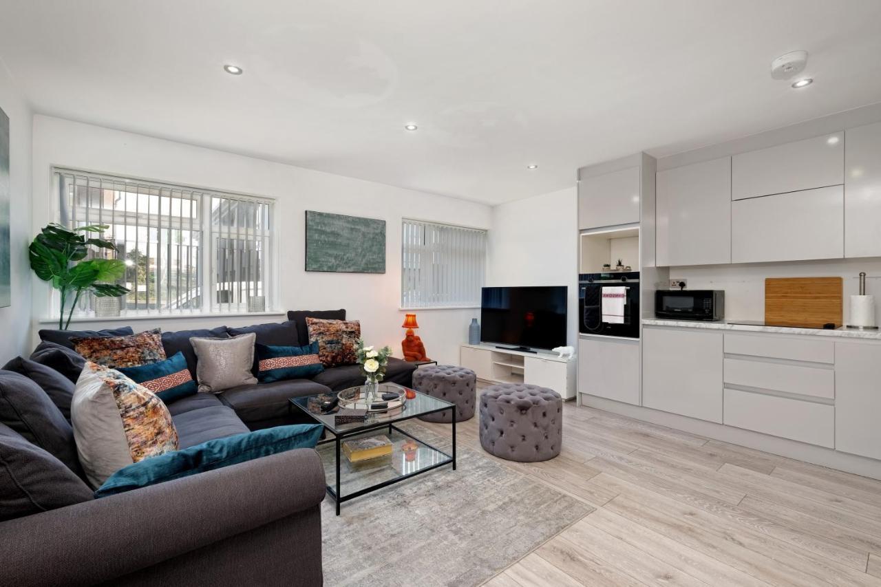 St Martins 2 Bedroom Apartments In Ruislip By 360 Stays Exterior photo