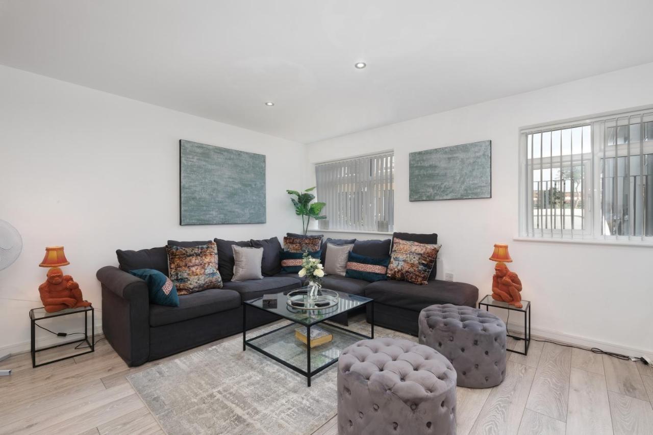 St Martins 2 Bedroom Apartments In Ruislip By 360 Stays Exterior photo
