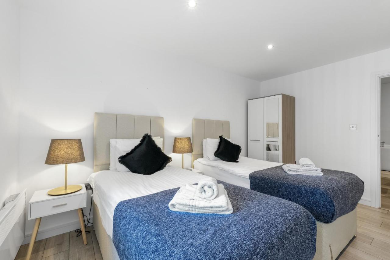 St Martins 2 Bedroom Apartments In Ruislip By 360 Stays Exterior photo