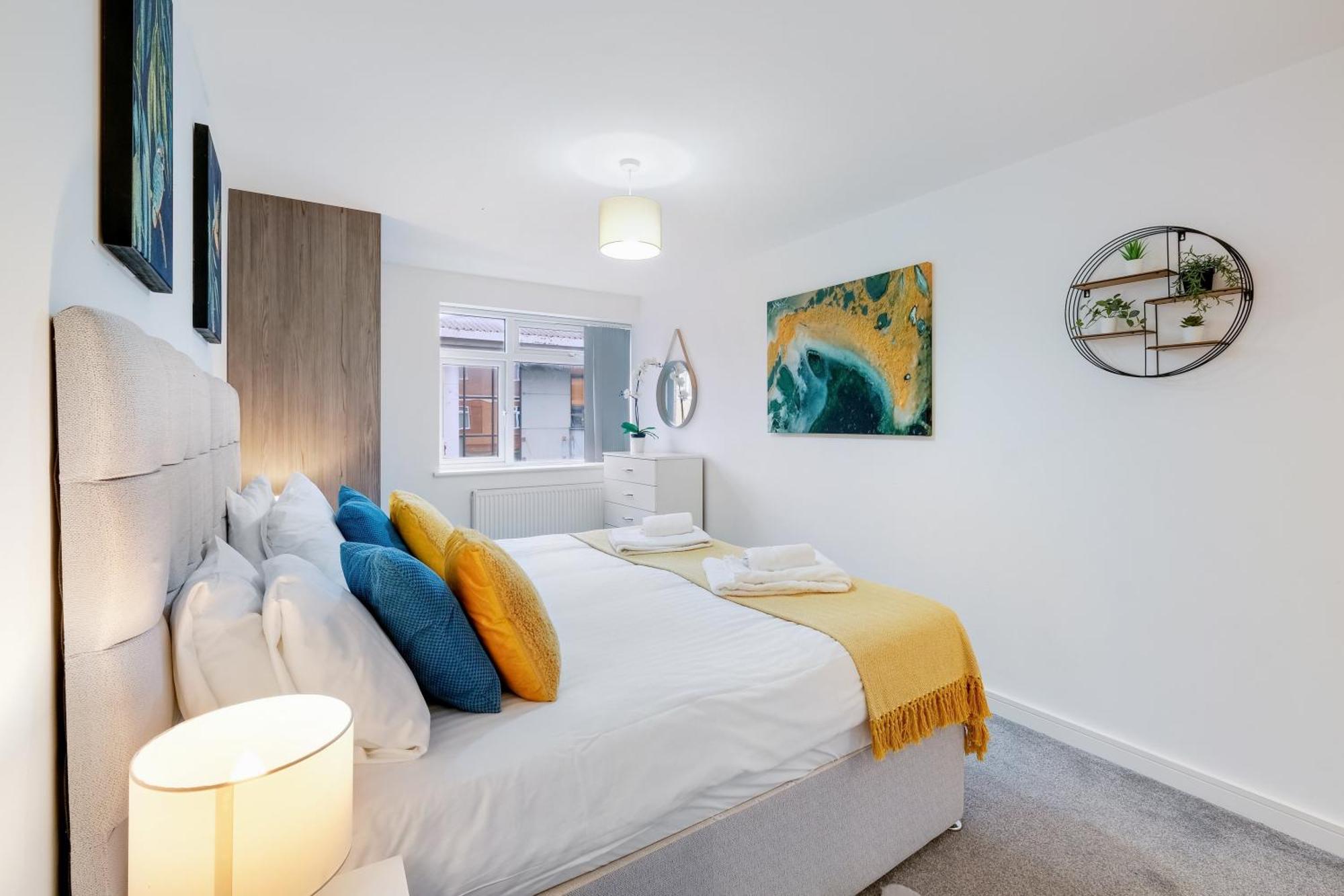 St Martins 2 Bedroom Apartments In Ruislip By 360 Stays Exterior photo