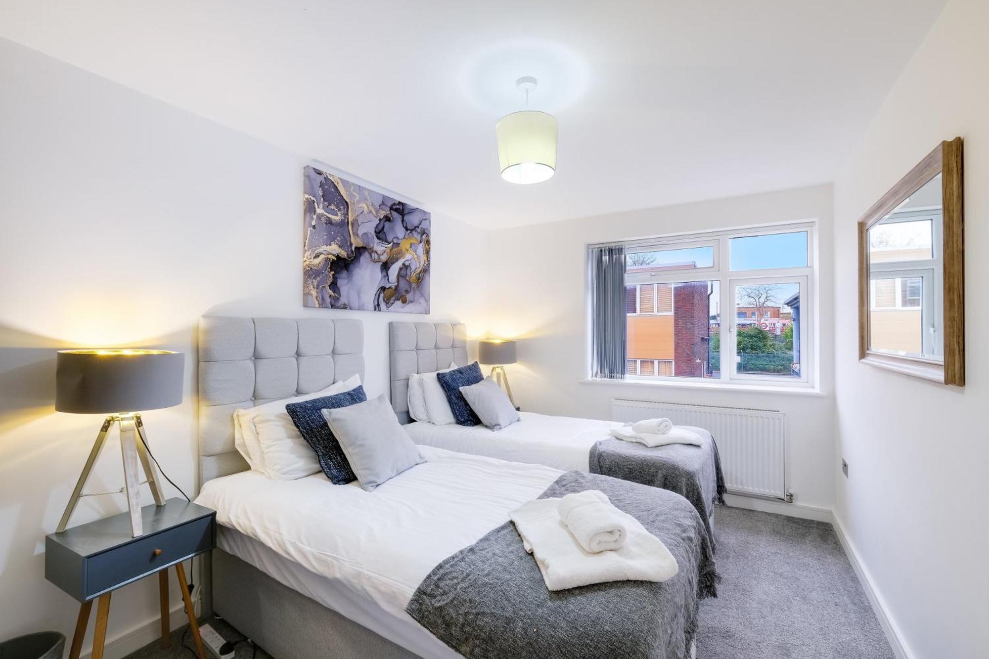 St Martins 2 Bedroom Apartments In Ruislip By 360 Stays Exterior photo