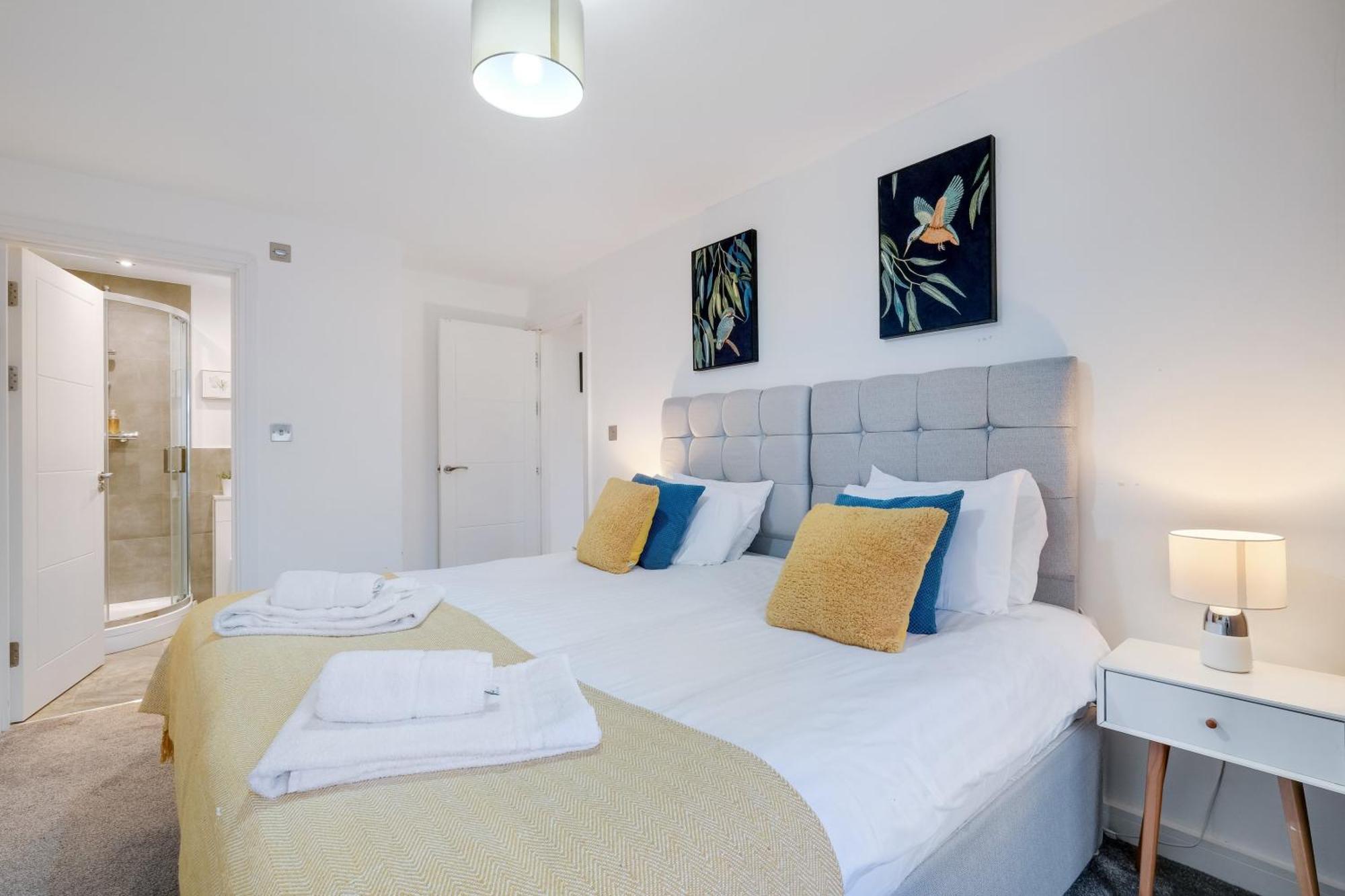 St Martins 2 Bedroom Apartments In Ruislip By 360 Stays Exterior photo