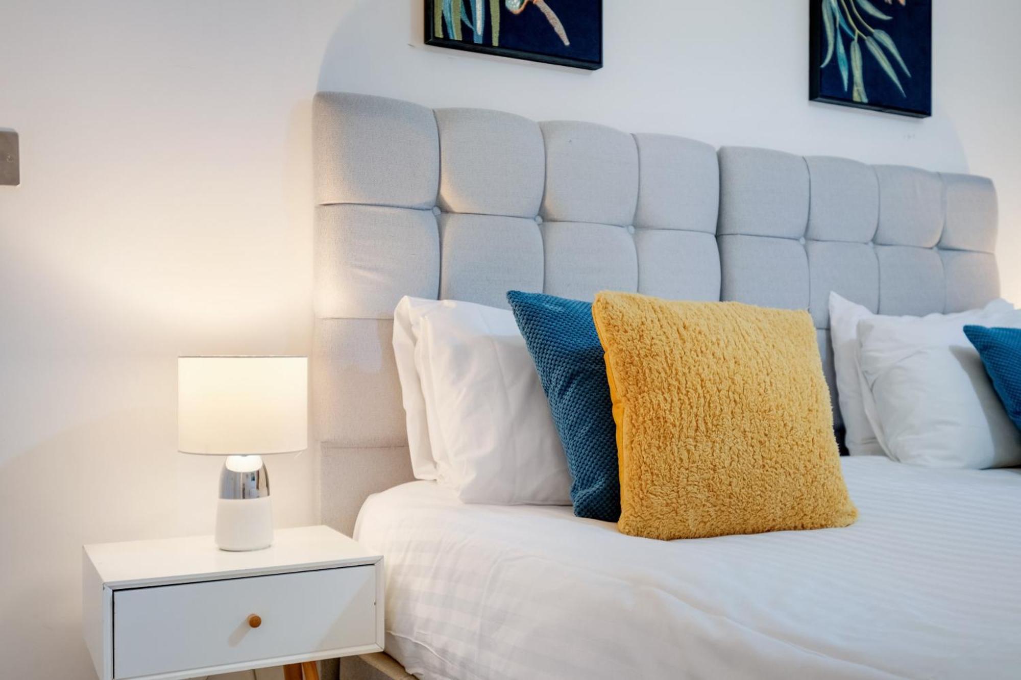 St Martins 2 Bedroom Apartments In Ruislip By 360 Stays Exterior photo