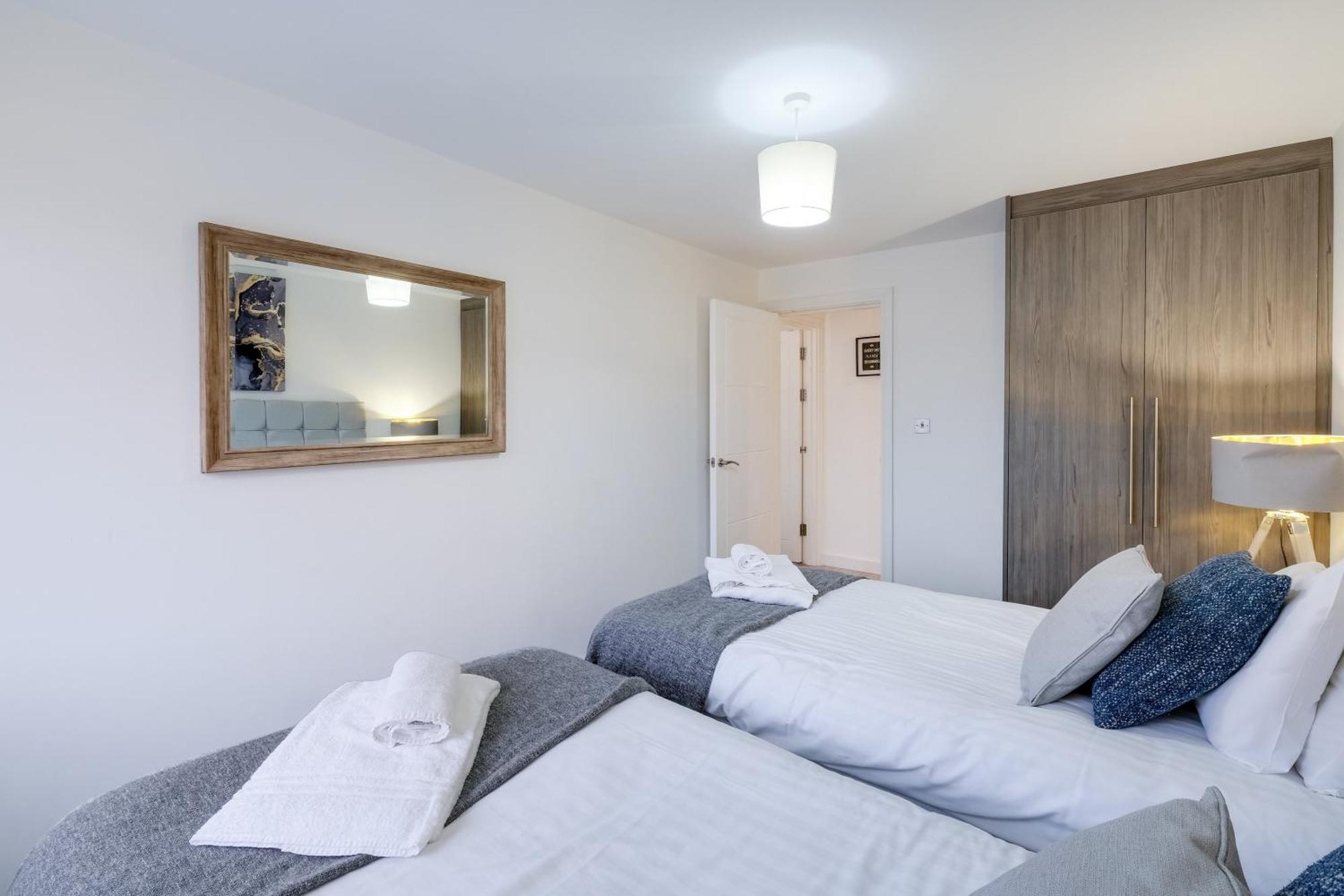 St Martins 2 Bedroom Apartments In Ruislip By 360 Stays Exterior photo